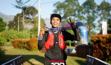 Mahasiswa UNMER Malang Raih Prestasi dalam Kejuaraan Lari Internasional Rinjani 100 Ultra Kategori 36 KM.