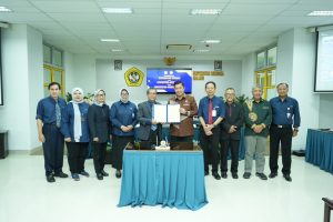Universitas Merdeka (UNMER) Malang menyelenggarakan kuliah umum spesial yang menghadirkan Bupati Aceh Tengah, Drs. Haili Yoga, di Gedung Pascasarjana, UNMER Malang pada Selasa (22042025). Acara ini diselengg